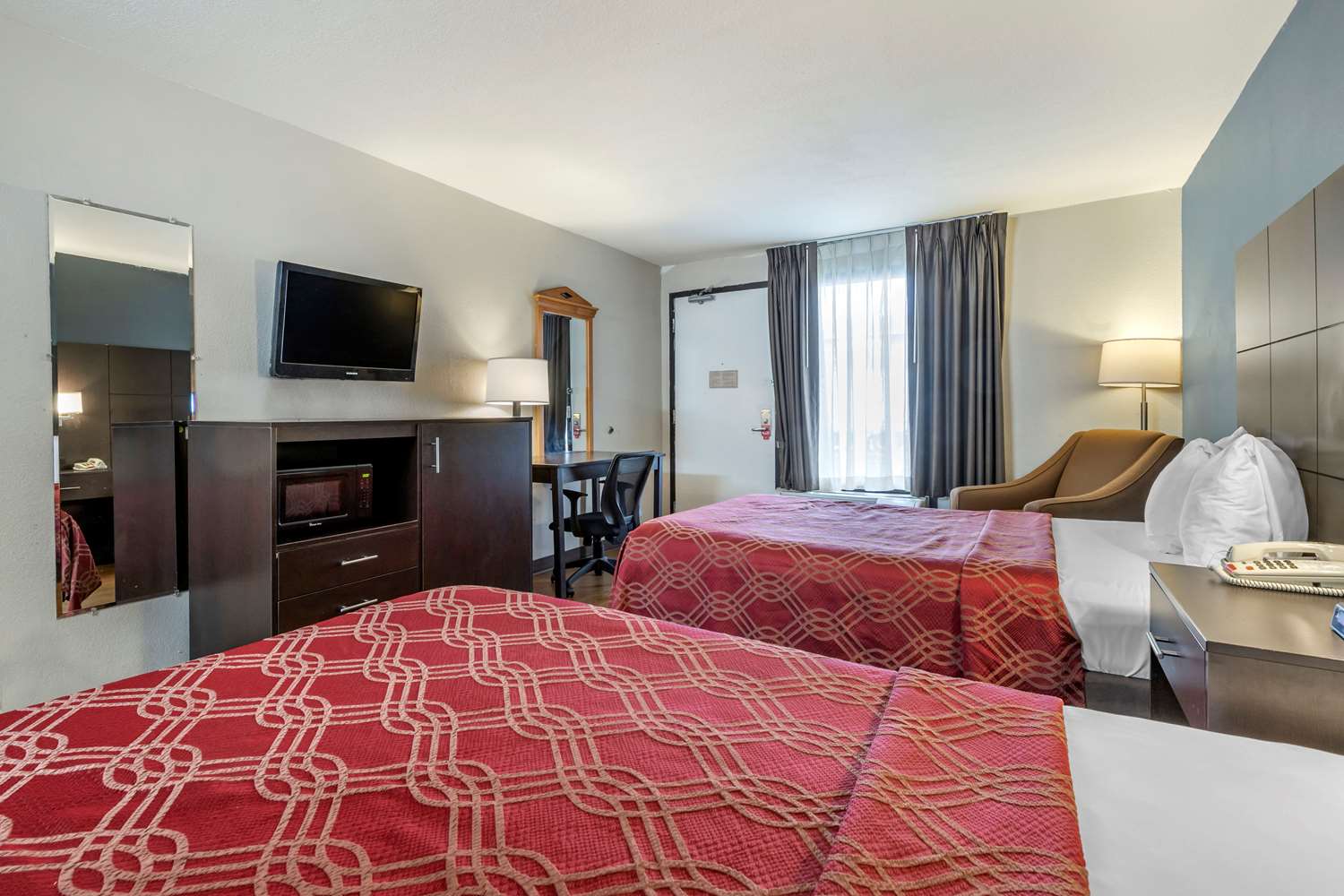 غرفة بسريرين مزدوجين للمدخنين