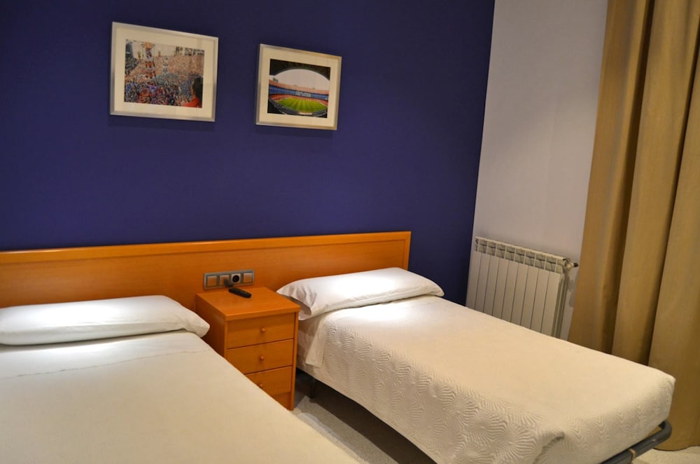 ROOM, TWIN BEDS, SHARED BATHROOM