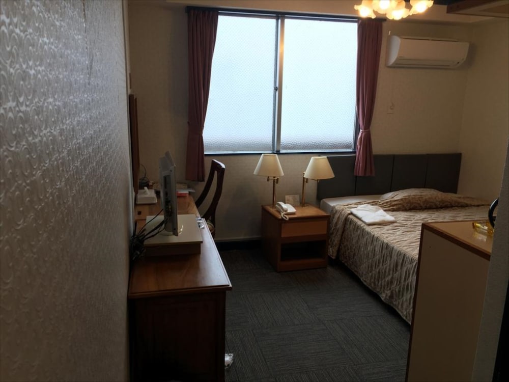 Sunrise Hotel 43/68