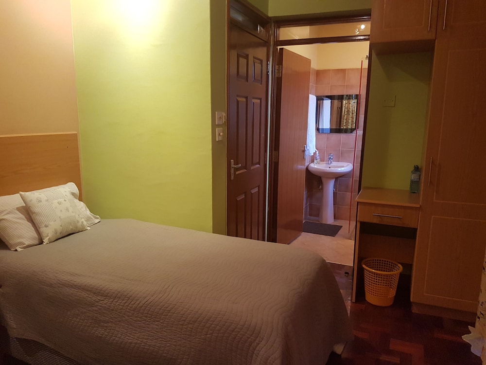 DELUXE, KING BED, GARDEN VIEW