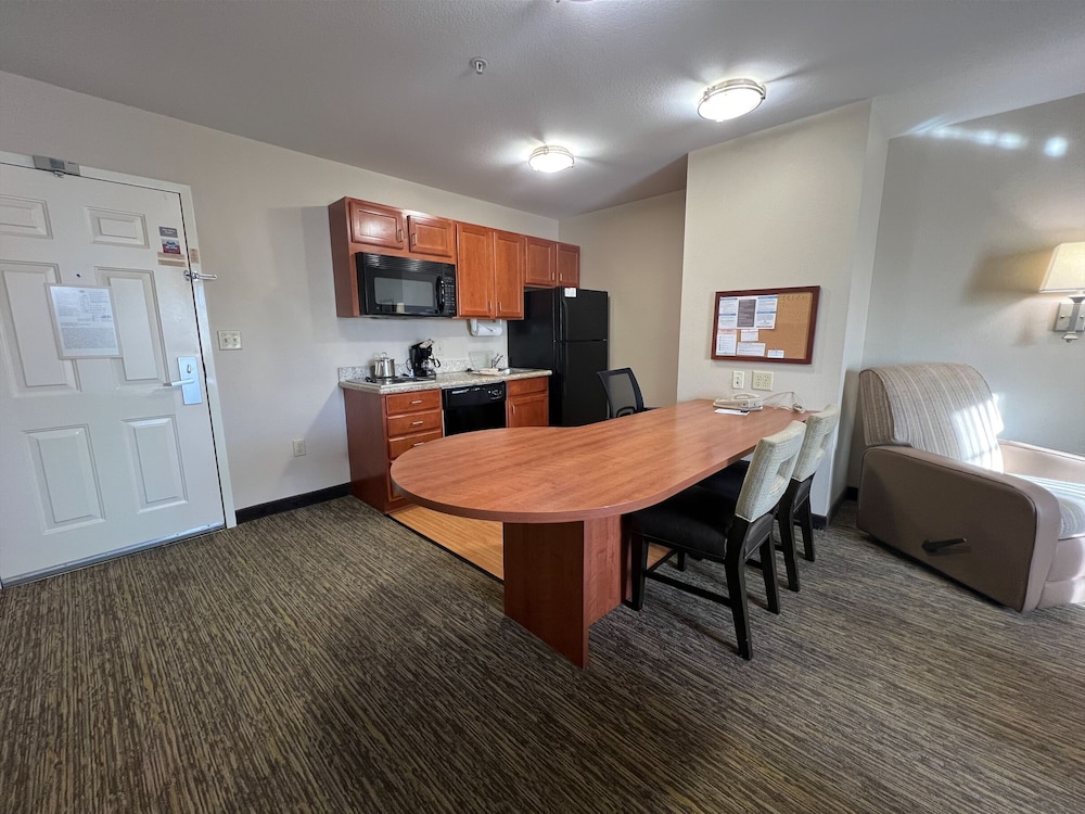 Candlewood Suites Wichita Falls At Maurine Street 33/45