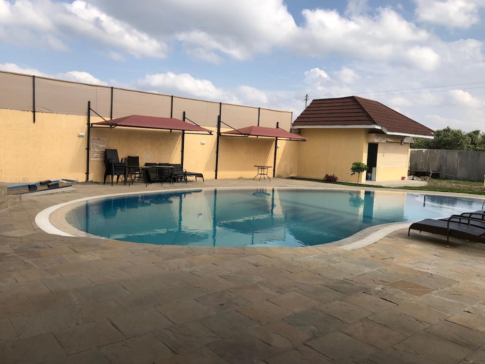 Mara Frontier Hotel 4/36