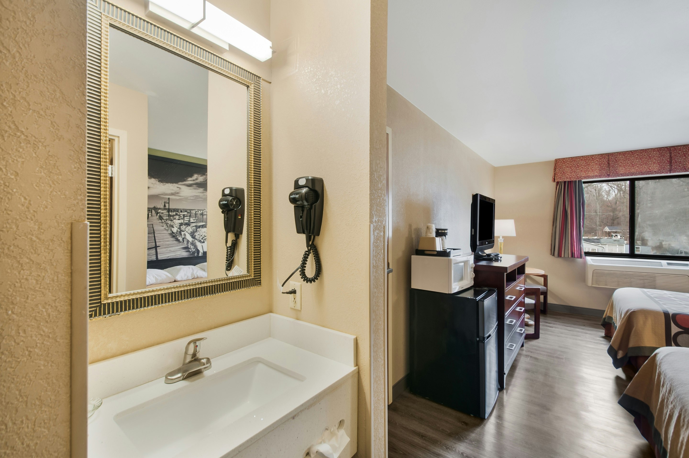 Red Carpet Inn-Indian Head 23/24