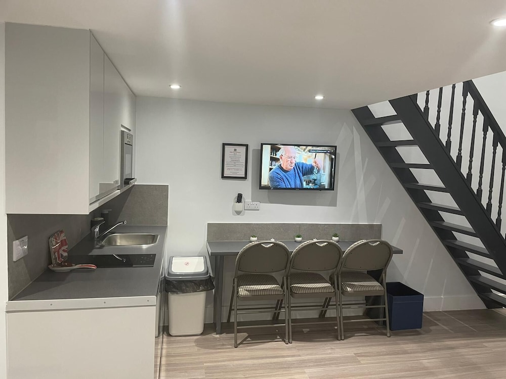 LONDON PLAZA SERVICED APARTMENTS 34/52