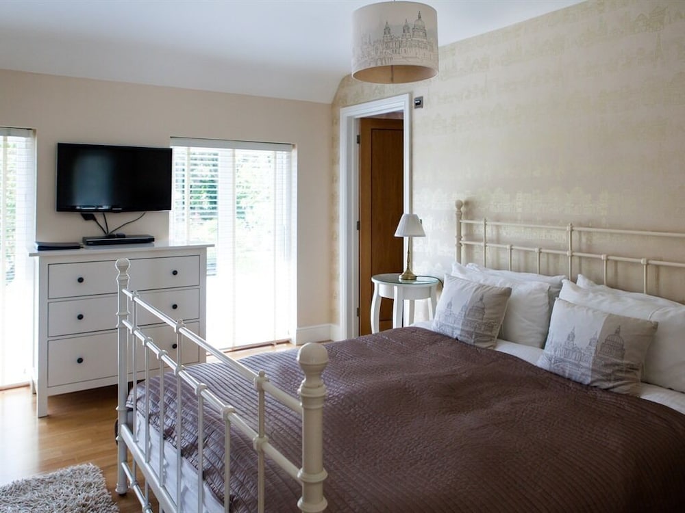 Birch House B B 25/33