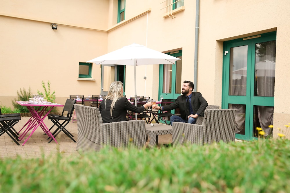 INN DESIGN HOTEL CHATEAUBRIANT 34/37