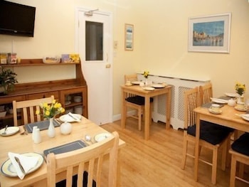 The Meltham Guest House 26/29