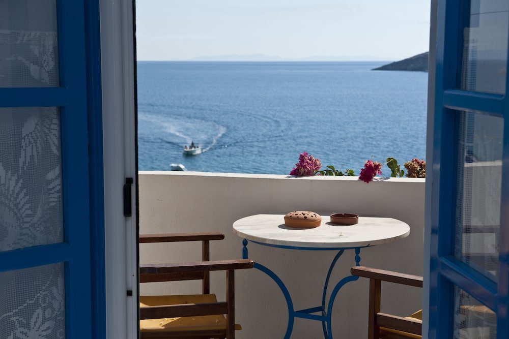 Dolphin Antiparos Villas and Suites 28/50