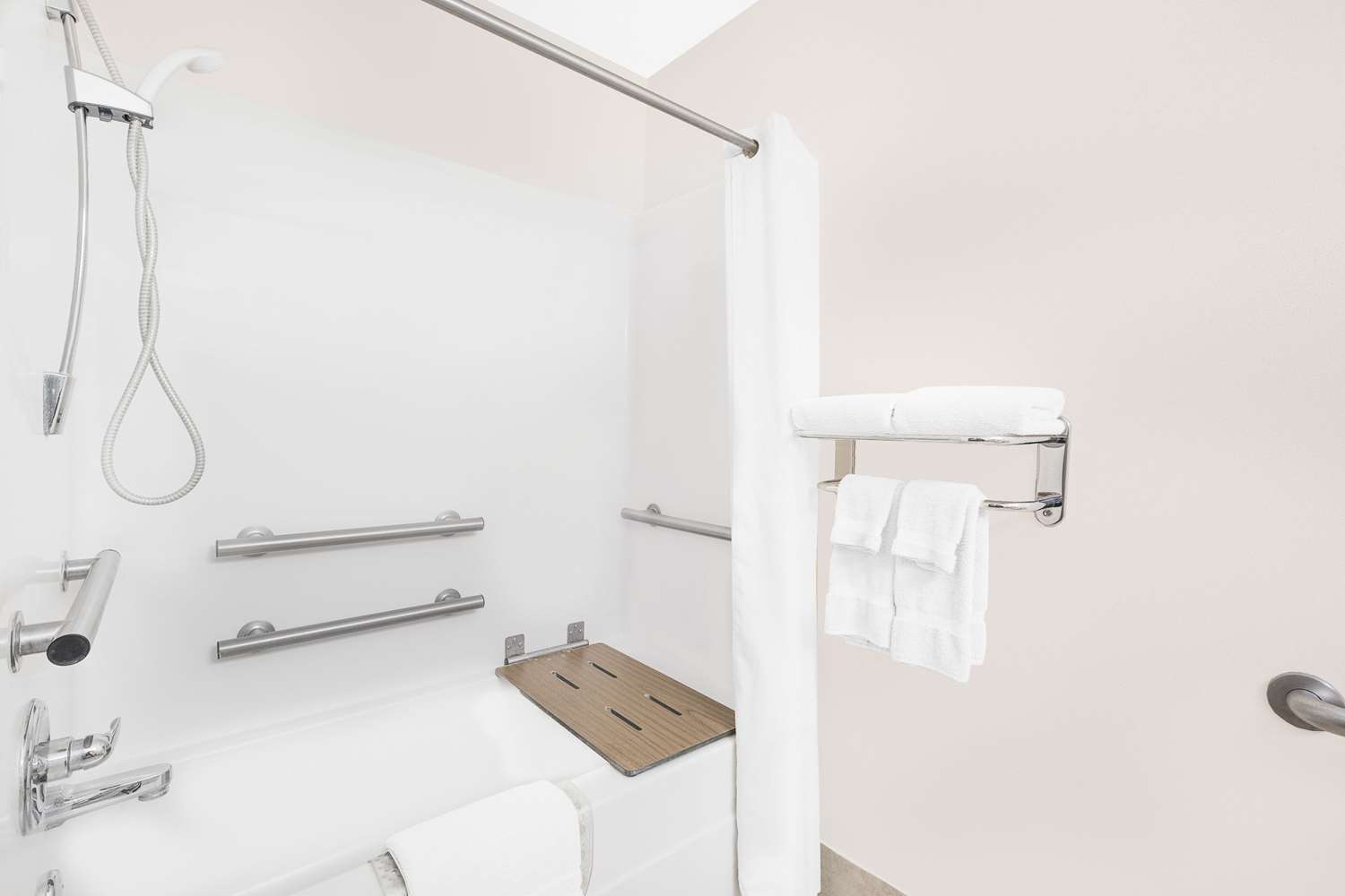 Microtel Inn & Suites By Wyndham Colfax/Newton 12/13