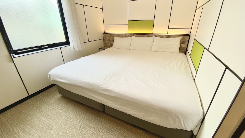 DELUXE, DOUBLE BED