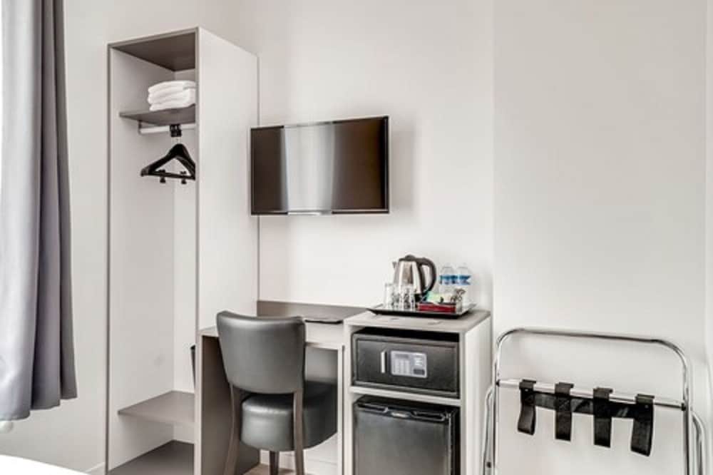 Paris Hotel Clichy 36/36