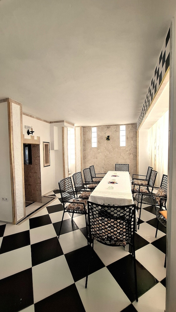 Castellino Studios 36/50