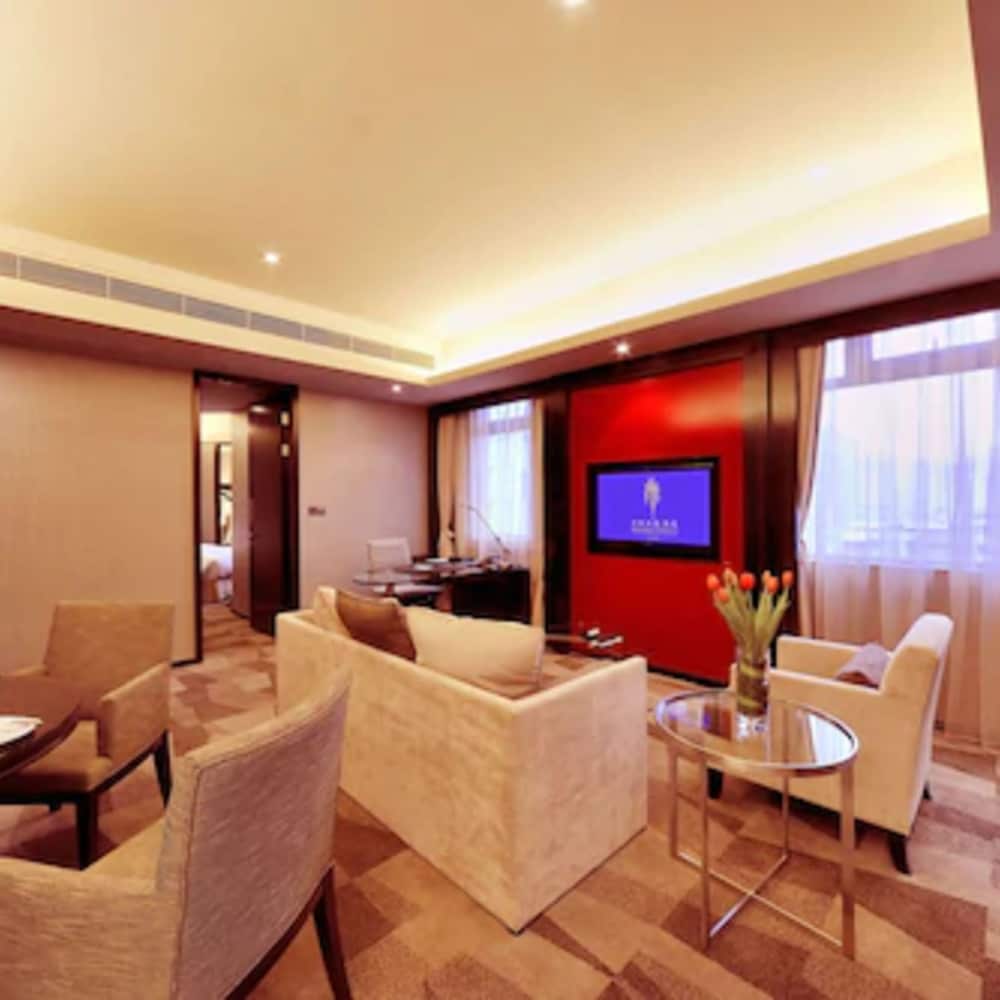Royal Suites &amp; Tower 10/15