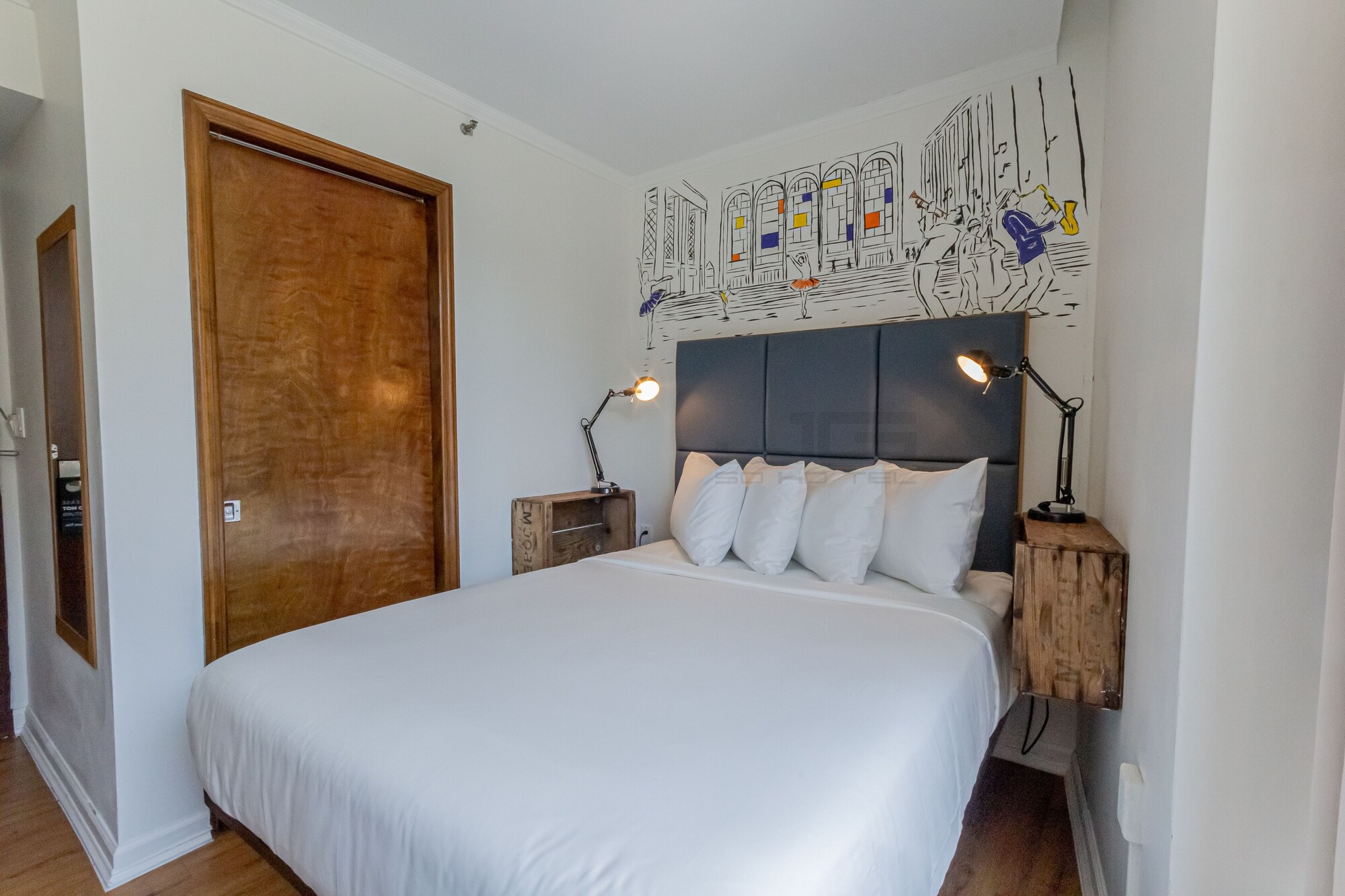 STANDARD, QUEEN BED