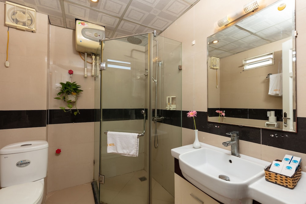 Amore Hotel 45/47