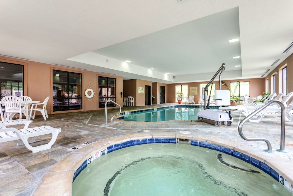 Comfort Suites Forrest City 22/44