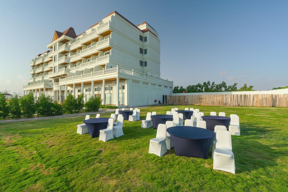 The Fern Sattva Resort Dwarka 62/67