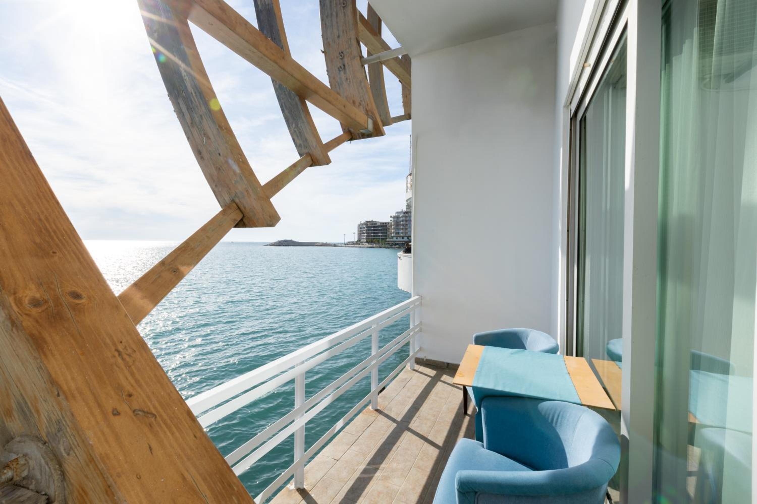Ventus Harbor Hotel 14/26