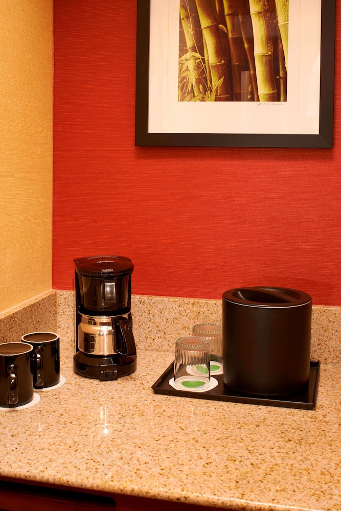 Comfort Inn and Suites Arlington Heights Wilke Rd 26/69