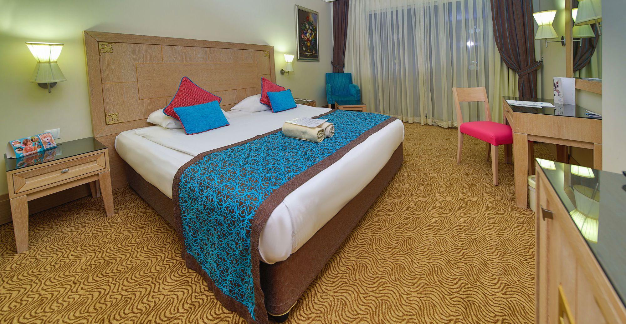2 Bedrooms, Family, Double and Twin Beds