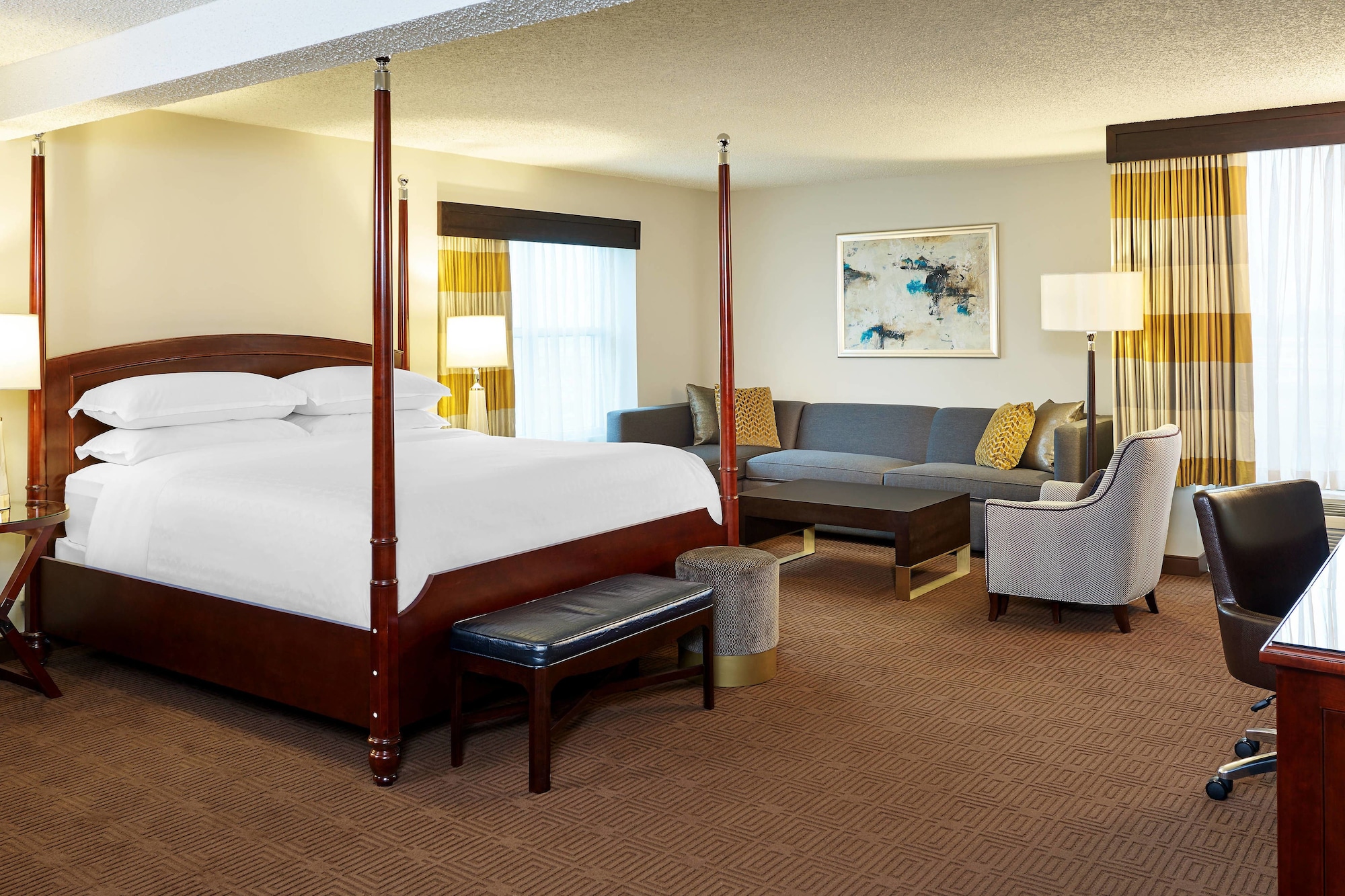 جناح ديلوكس بسرير كينج بغرفة نوم واحدة مع أريكة، Sheraton Fort Worth Downtown Hotel 2/7