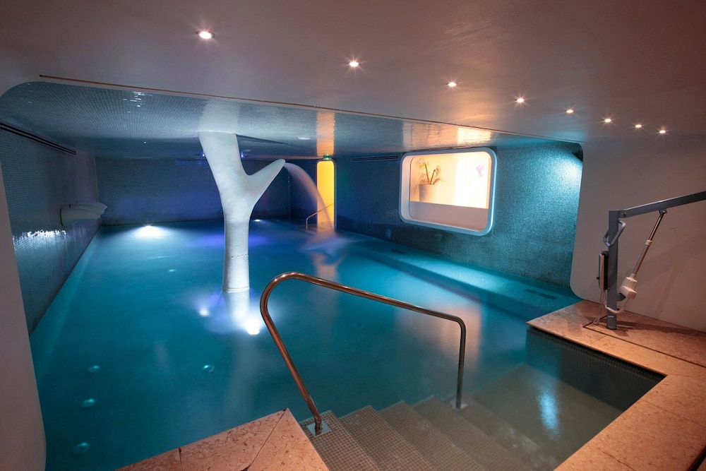 swimming pool spa