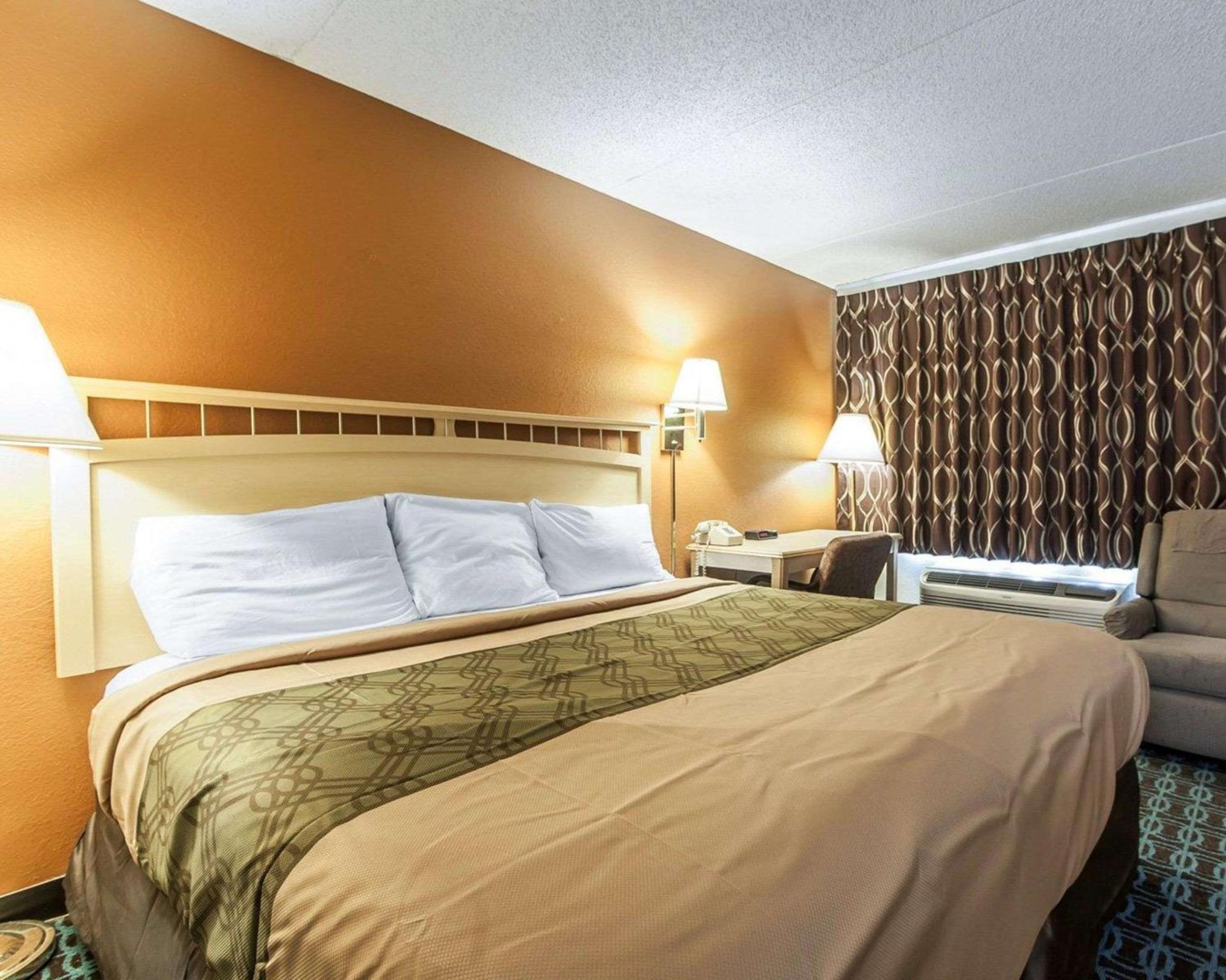ROOM, KING BED, SMOKING