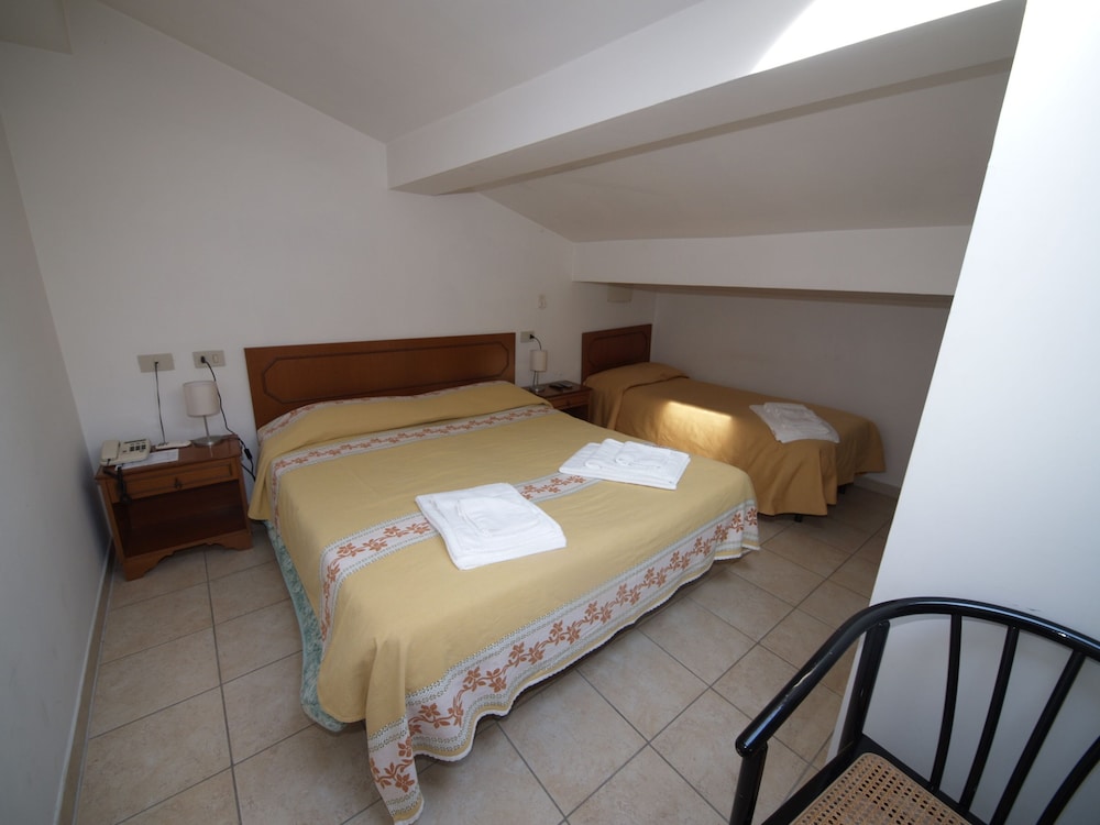 2 BEDROOMS, FAMILY