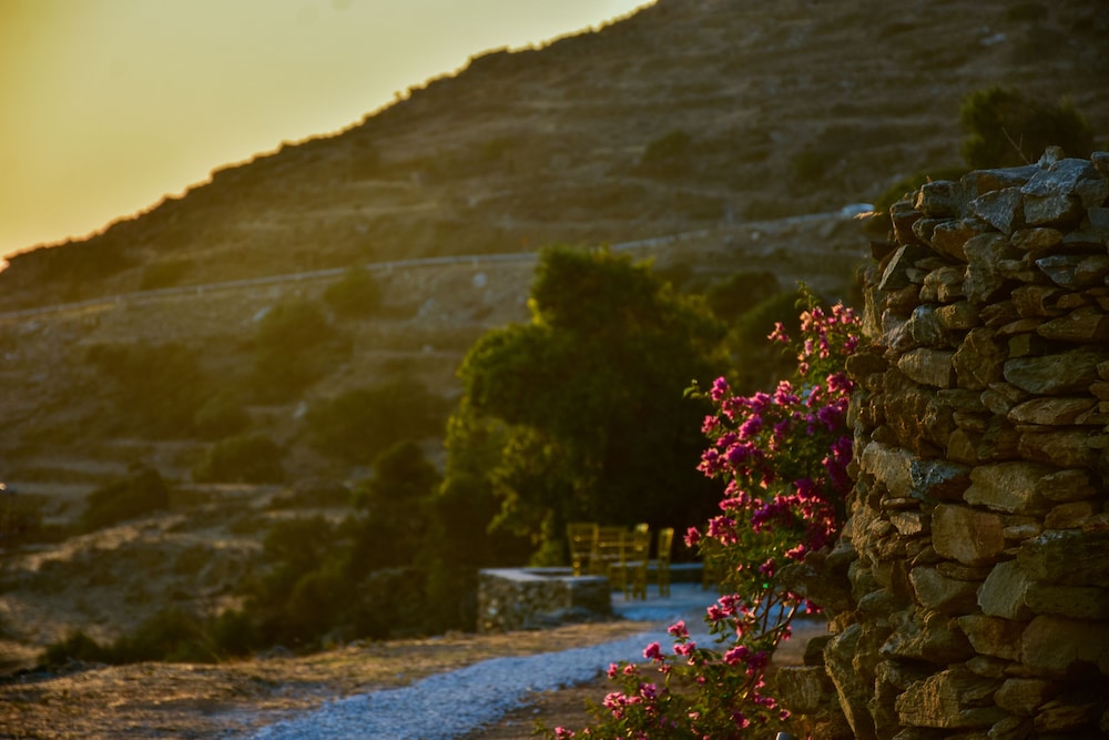 Under the Sun Cycladic Village 52/66