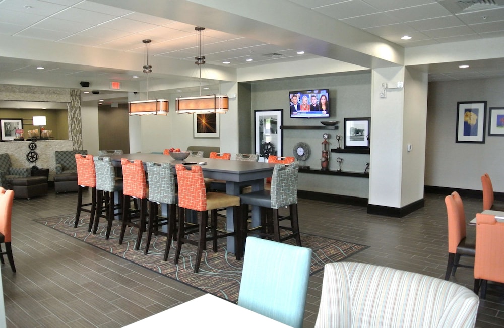 Hampton Inn Carrizo Springs 38/47