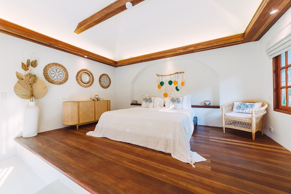1 Bedroom, Basic, Suite, King Bed, Garden View