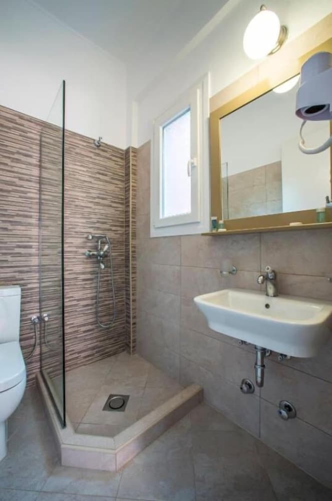 Vassilis Guest House 36/40