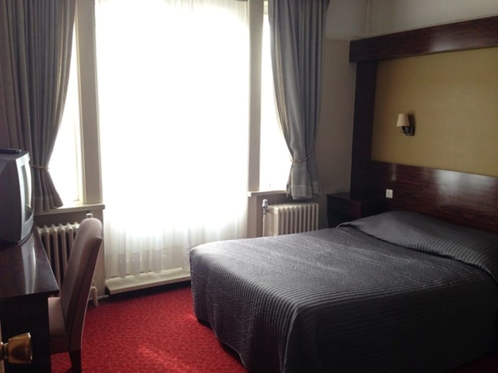 Hotel Manhattan 3/18