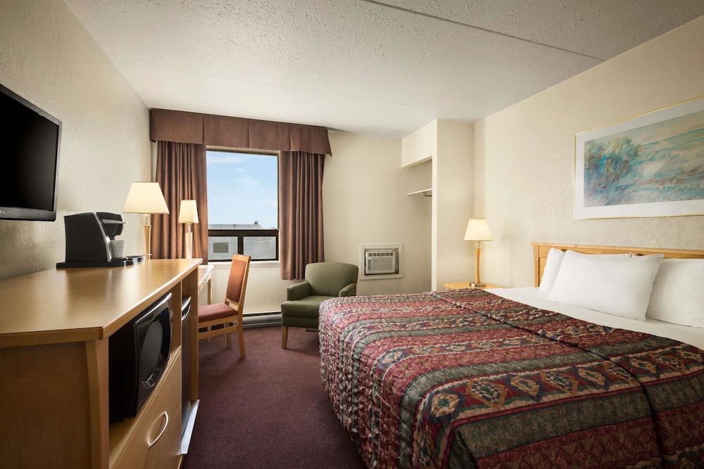 Travelodge by Wyndham Edmonton West 15/53