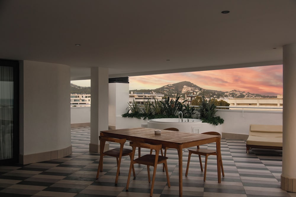 El Hotel Pacha 40/47