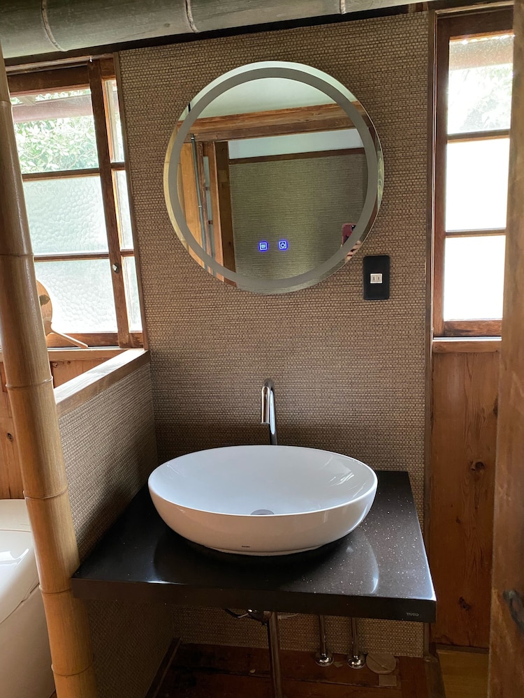 Executive, Suite, 6 Futon Beds, Private Bathroom