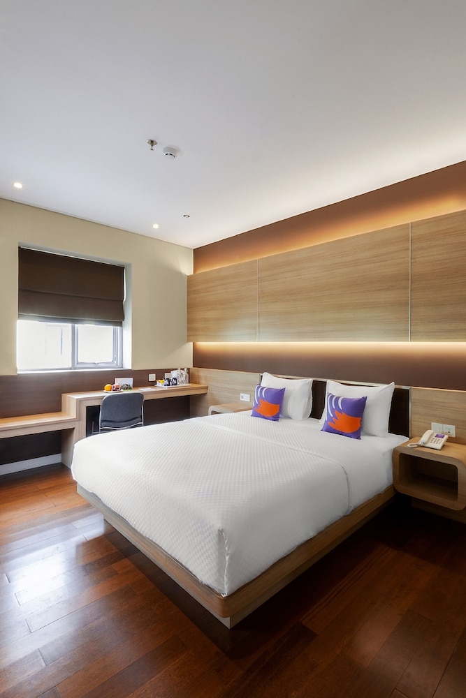 STANDARD, KING BED