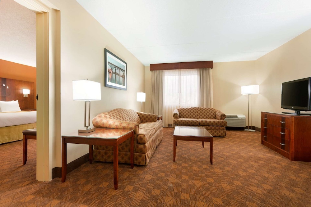 Radisson Hotel Akron - Fairlawn 21/43