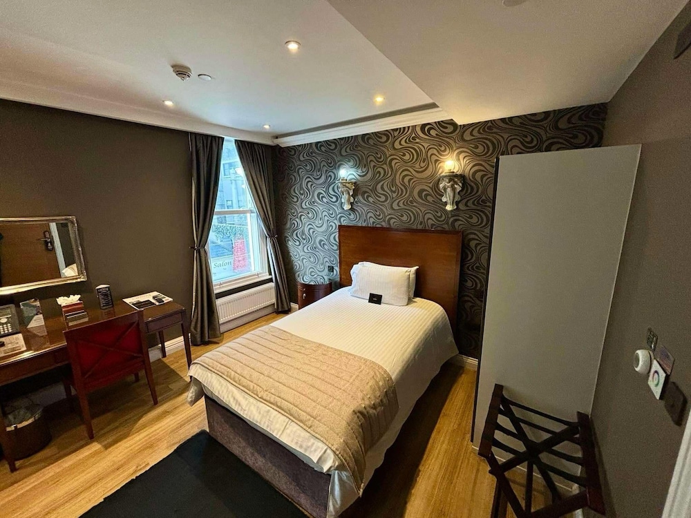 Halvard Hotel 12/50