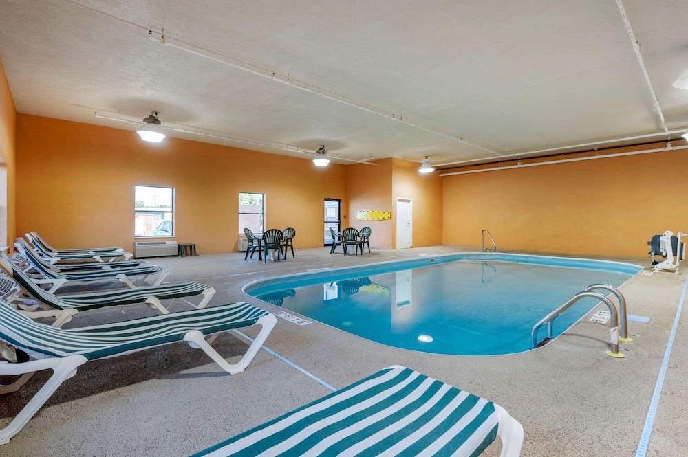 Comfort Inn & Suites Cincinnati Eastgate 5/40