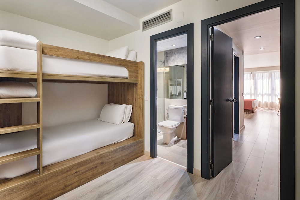 Deluxe, Quadruple, Double and Bunk Bed, Exe Prisma 6/6