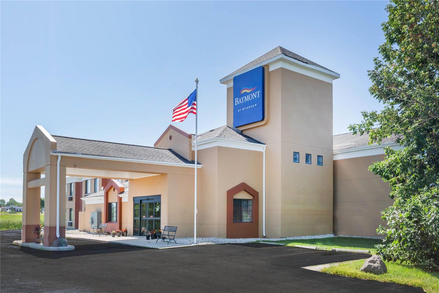 Baymont Inn and Suites by Wyndham Mukwonago 2/14