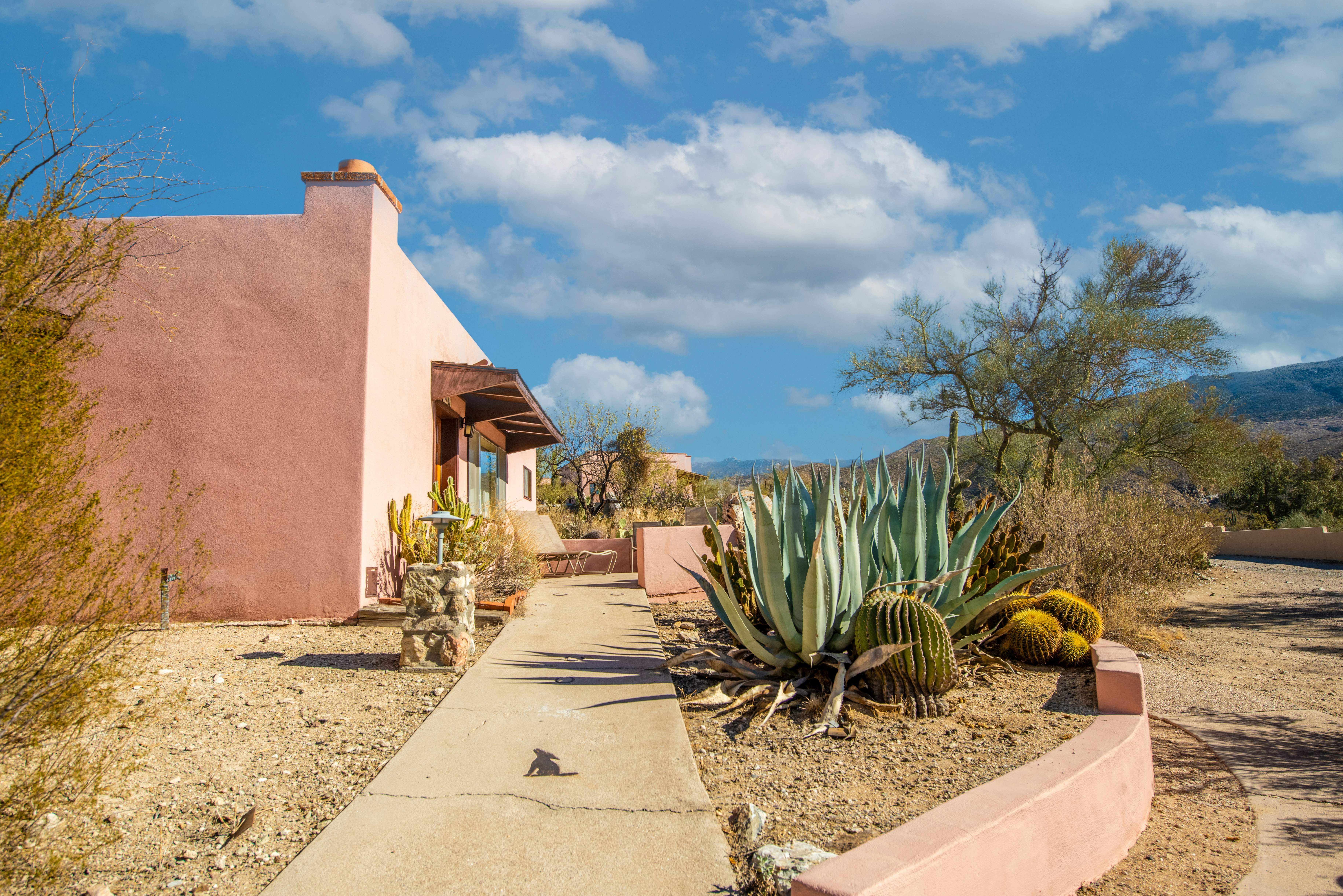 Tanque Verde Ranch 72/76
