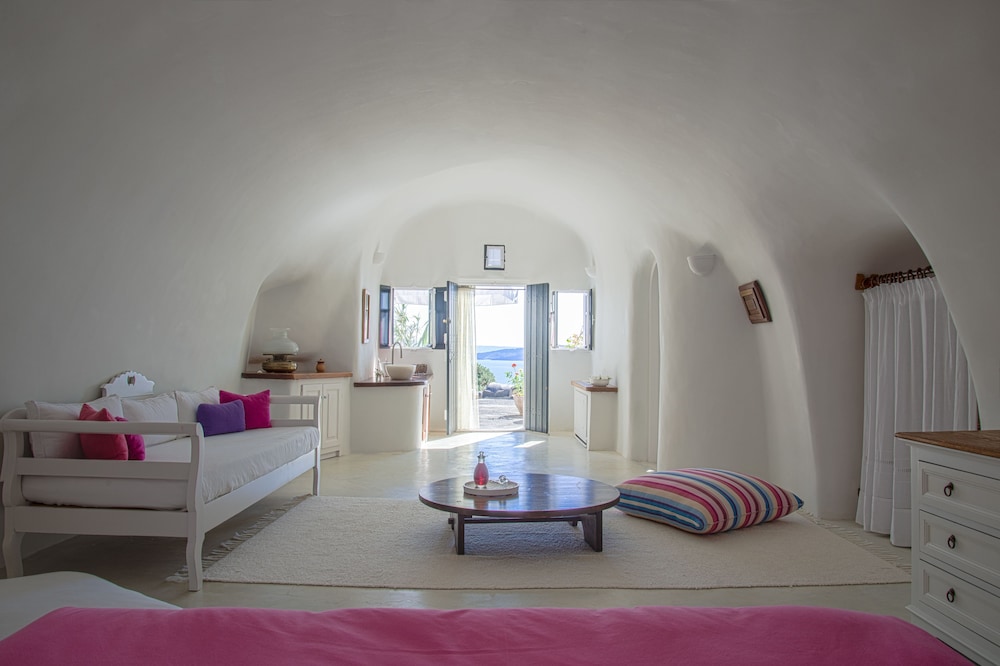 Perivolas Traditional Houses 43/69