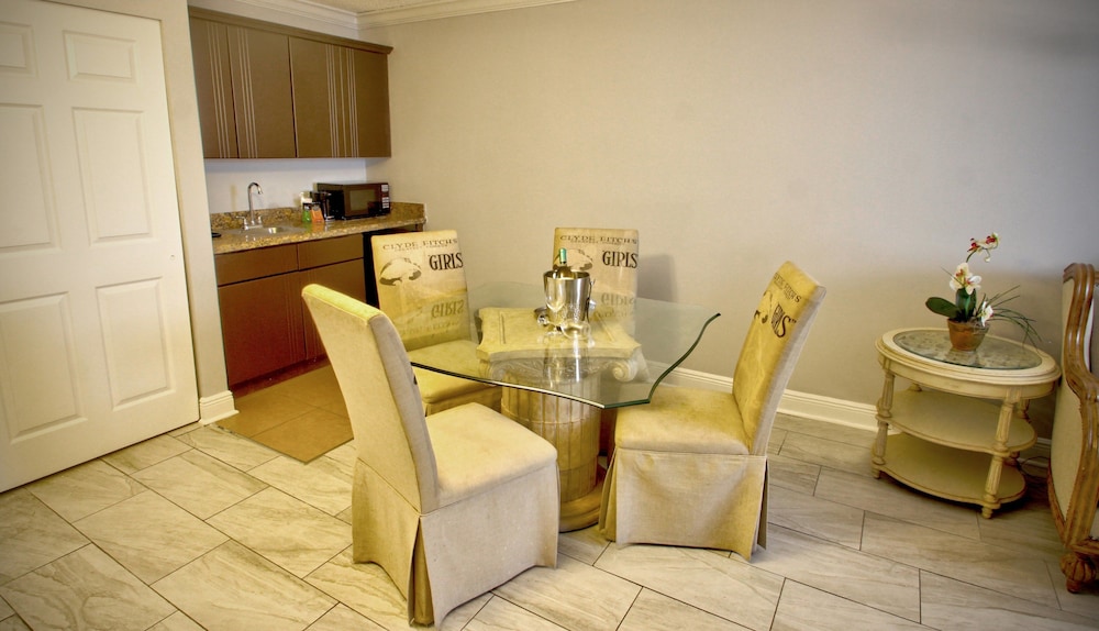 Fort Lauderdale Grand Hotel 60/68