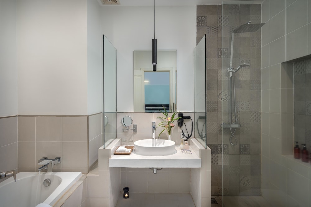 ANGKOR ELYSIUM SUITE 47/50