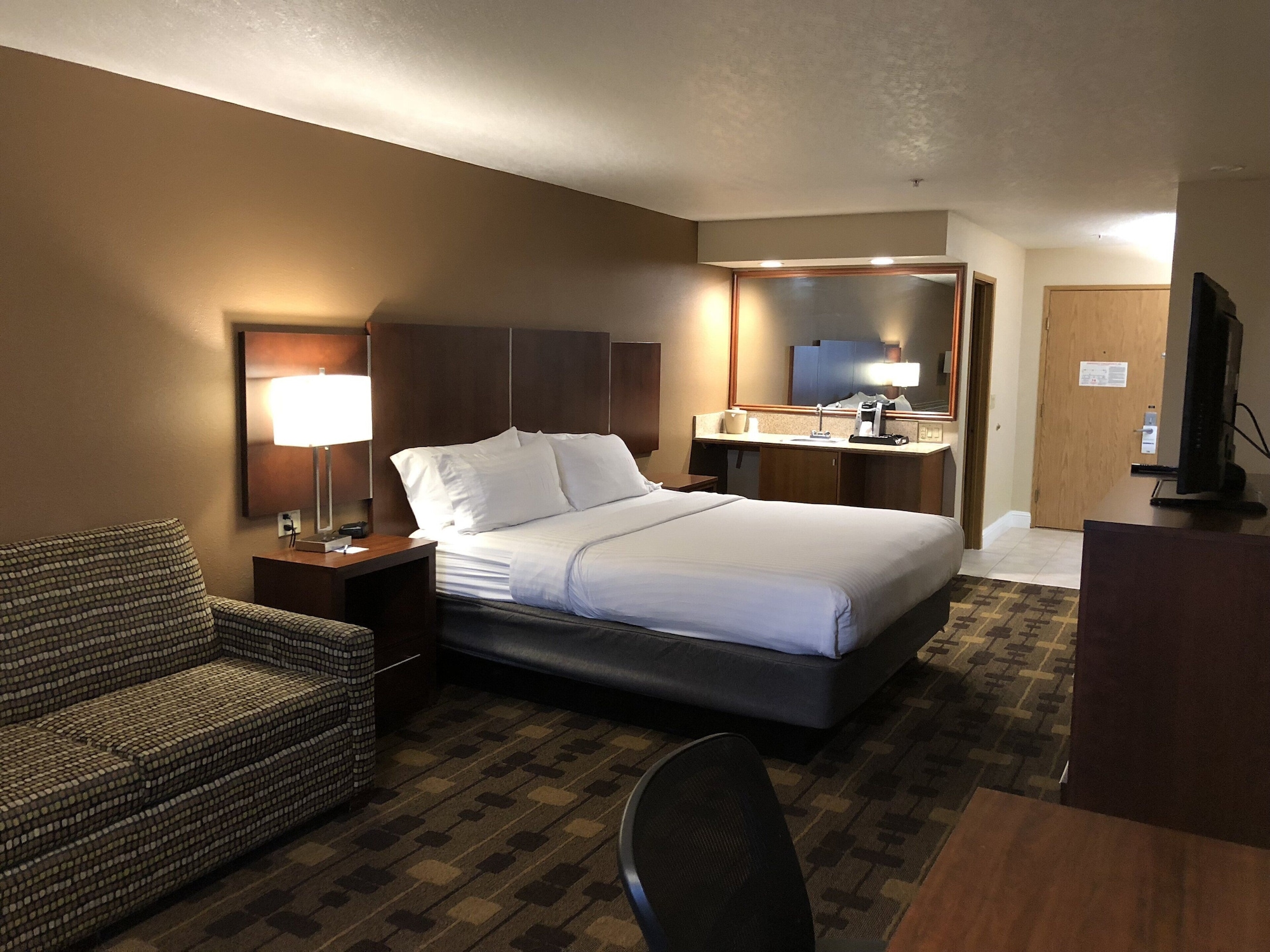 Standard, King Bed, Accessible, Holiday Inn Express Hotel & Suites Corning 3/5