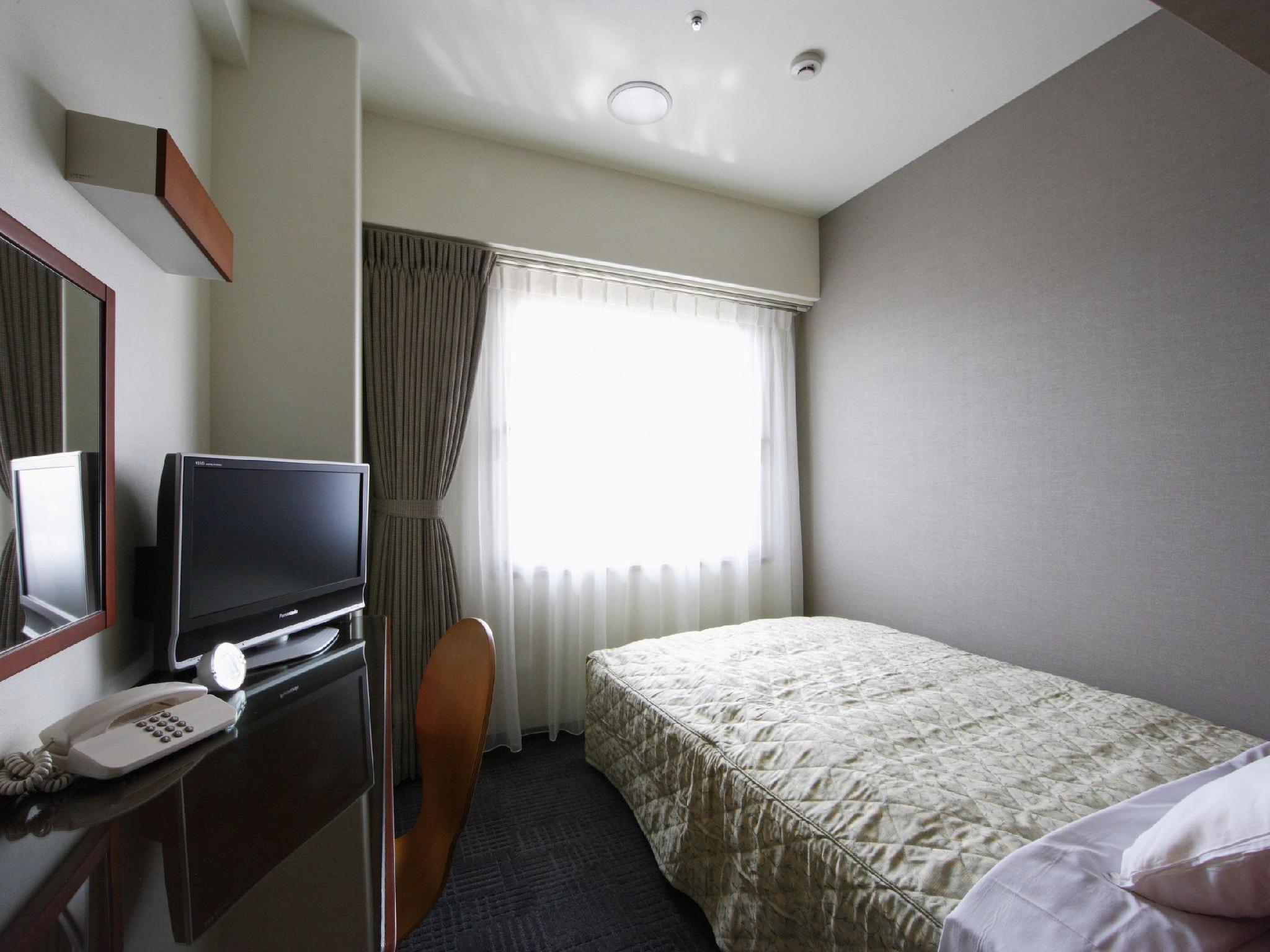 Hotel Crest Ibaraki 7/13