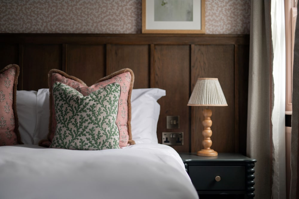 Worplesdon Place Hotel 36/70