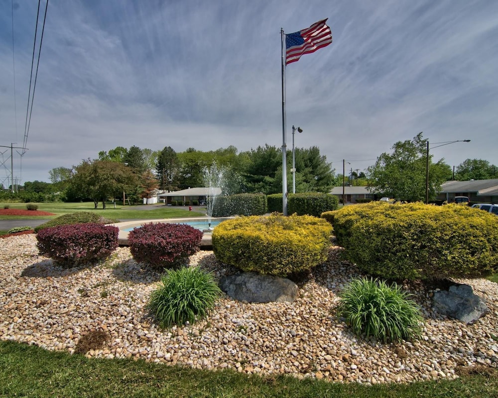 Parkview Inn and Conference Center (ex Econo Lodge) 26/50